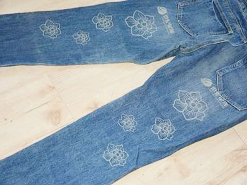 Jeans laser engraving.jpg Jeans laser engraving.jpg